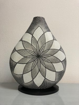 Alternative view of 45 CM LAMPE FLEUR NOIR