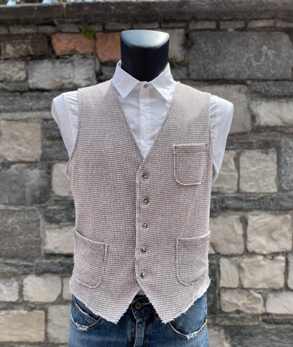 B.GILET