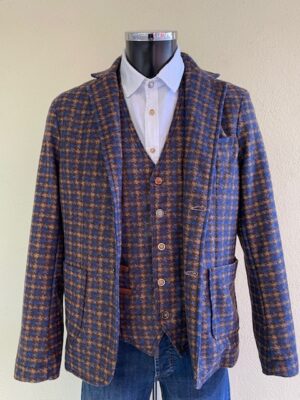 Alternative view of GARRY'S EARTH VESTE