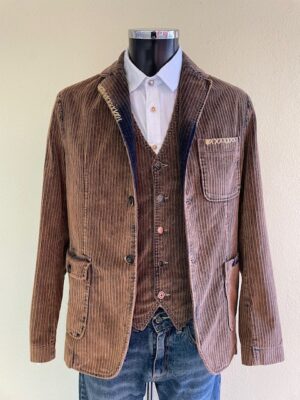 Alternative view of GARRY'S EARTH VESTE